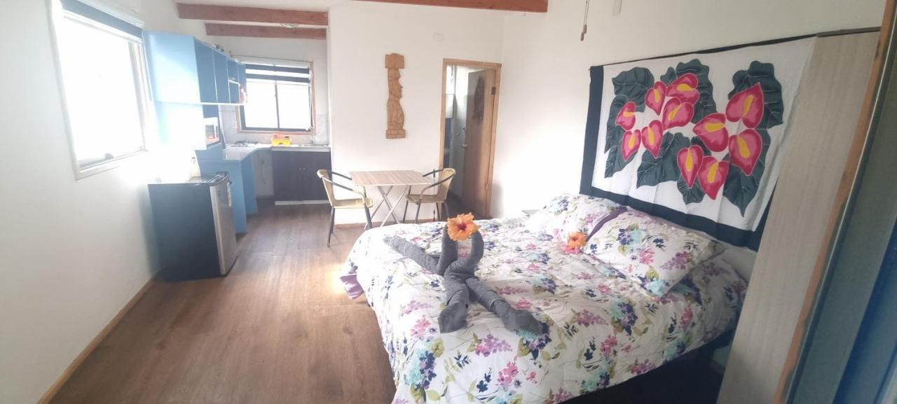 Hostal Henua Roa 2 Apartman Hanga Roa Kültér fotó