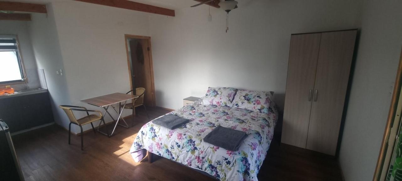 Hostal Henua Roa 2 Apartman Hanga Roa Kültér fotó